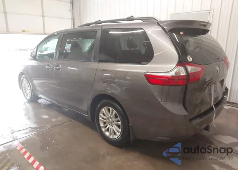 2017 Toyota Sienna Xle 8 Passenger z USA, uszkodzony, nr VIN 5TDYZ3DCXHS800425